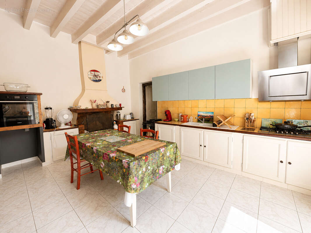 Maison 132m2 - 2 chambres - cour privative - garage - photo 5