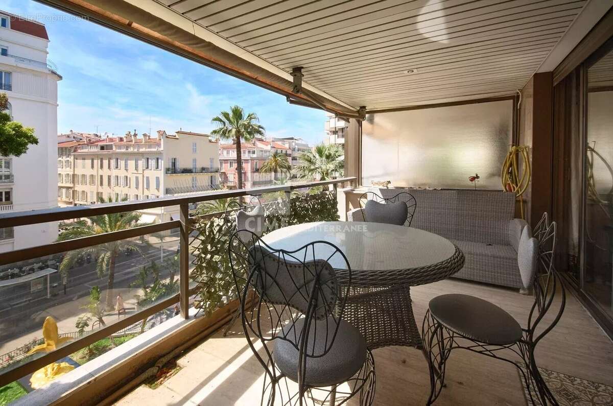 À vendre - Appartement 2 pièces à Cannes, Résidence Le Gray d'Albion - photo 4