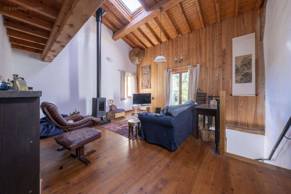 Maison à ESCUEILLENS-ET-SAINT-JUST-DE-BELENGARD