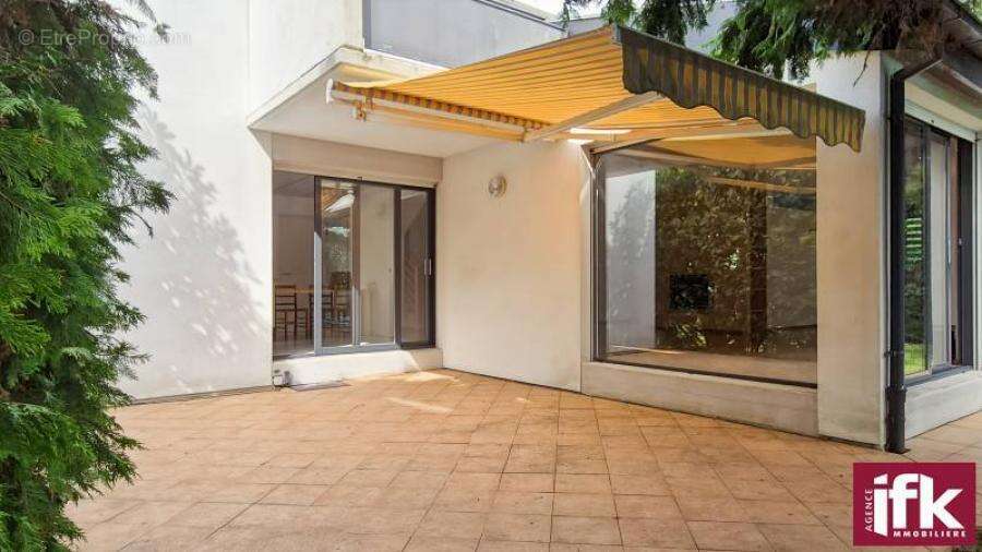 Horbourg-Wihr : Maison d'architecte d'exception avec piscine sur 12,54 ares - photo 4