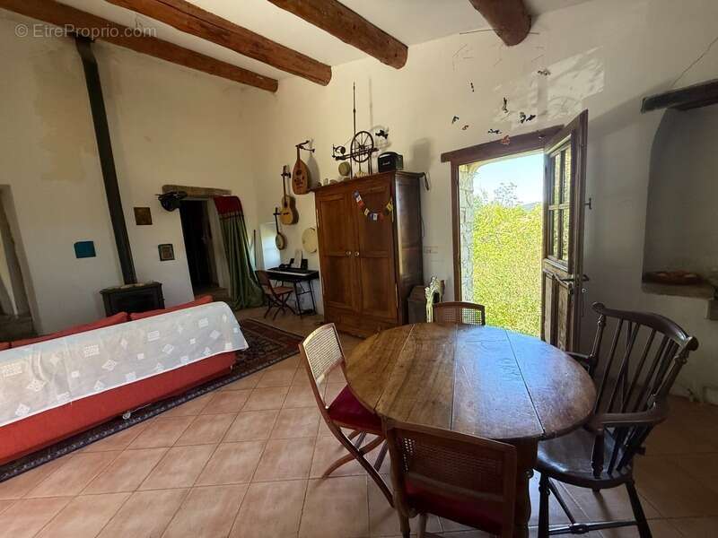 A 2 pas de saint martin de londres, maison de village de caractere a renover avec vue exceptionnelle et fort potentiel - photo 10
