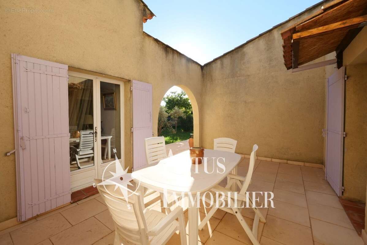 Maison à PELISSANNE