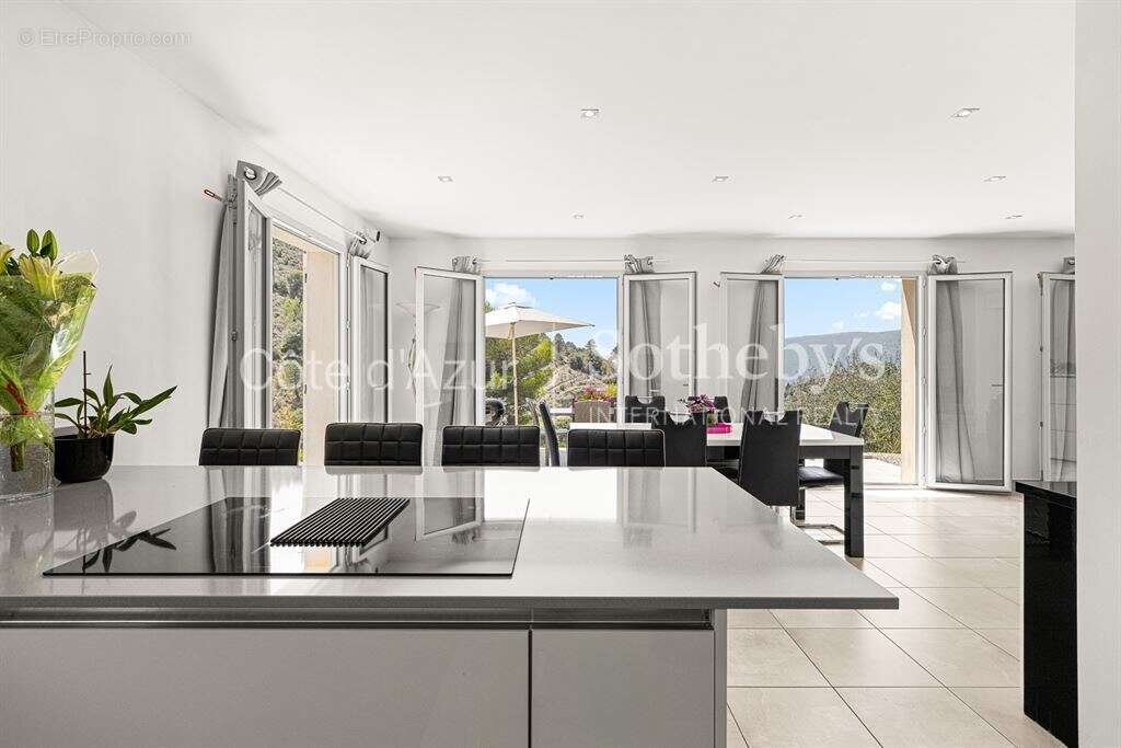 Aspremont, villa contemporaine de 110 m² dans un domaine privé avec vue dégagée sur les collines - photo 9