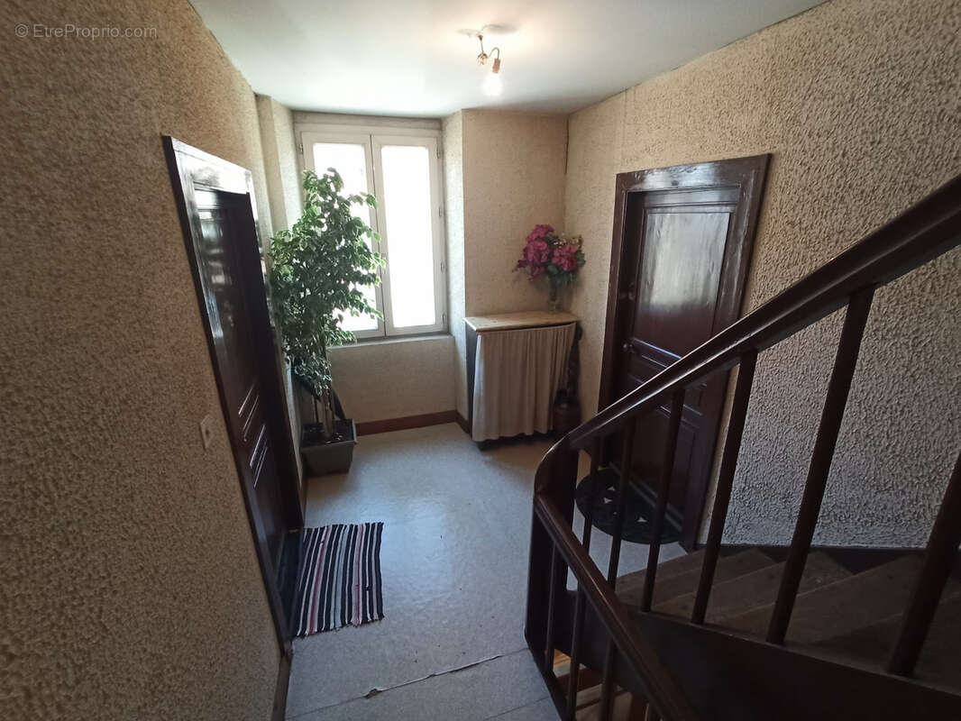 Commerce à SEREILHAC