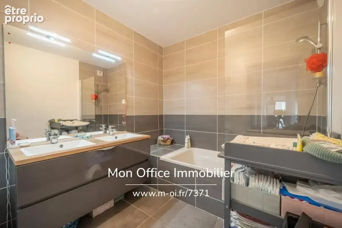 Référence : 7371-TCA - Appartement 4 pièces de 85m2 avec terrasse vue montagne et garage double rue Louis Boch (Annecy centre-vi - photo 6