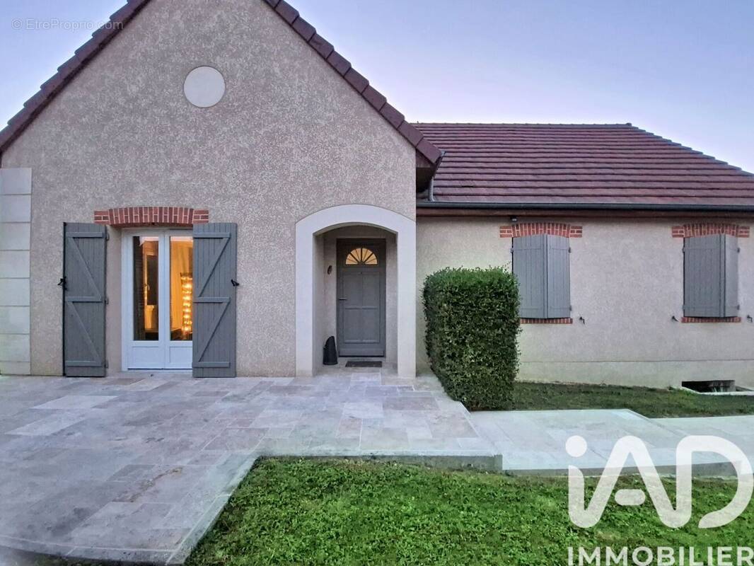 Photo 1 - Maison à VARENNES-CHANGY