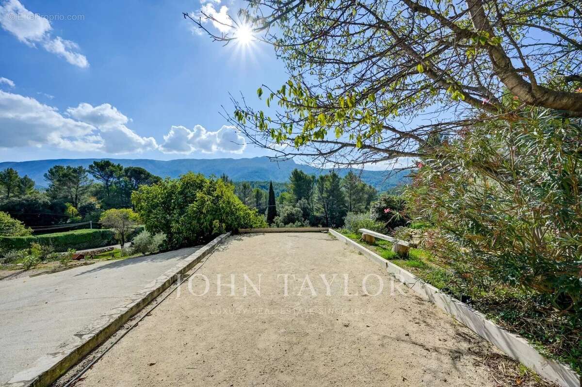 Maison à VAUVENARGUES