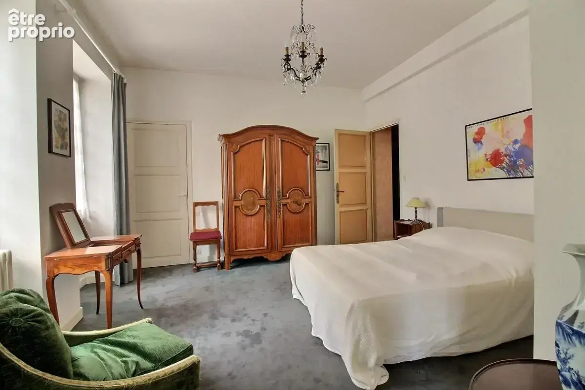 444 000 Euros - Brive centre : Maison de caractère 230m² avec ASCENSEUR, TERRASSE, 2 GARAGES + local/apt indépendant - photo 17