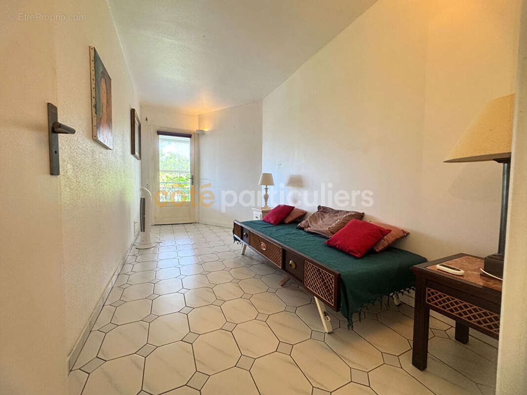 À VENDRE -Superbe appartement double T3  meublé de 82 m² avec grande terrasse-Saint-François - photo 7