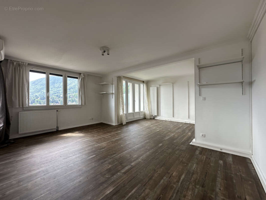 Appartement à MEYLAN