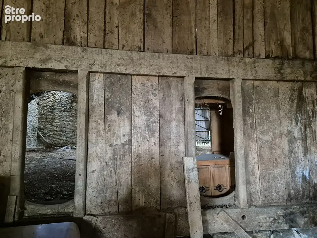 CORRÈZE. Près d'UZERCHE.  Grange en pierre avec un jardin de 1 395 m² et un terrain boisé à proximité immédiate de 10 340 m². - photo 8