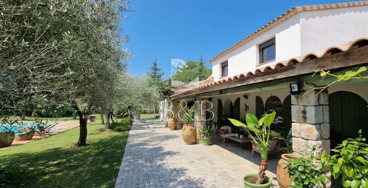 Maison à ROQUEBRUNE-SUR-ARGENS