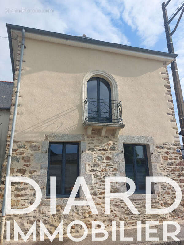 Maison à ARGENTRE-DU-PLESSIS