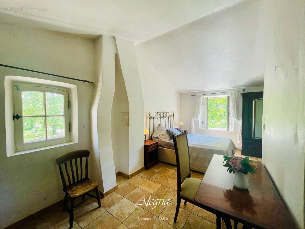 Maison à VILLECROZE