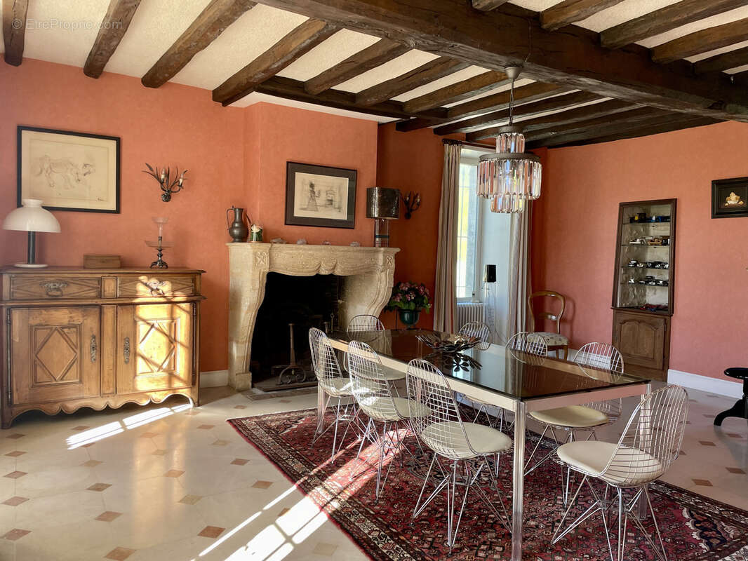 Maison à ROULLET-SAINT-ESTEPHE