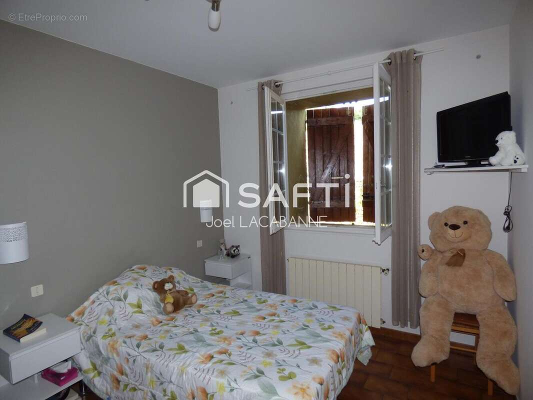 Maison 250 m² à Castelnau-Riviere-Basse  - photo 8