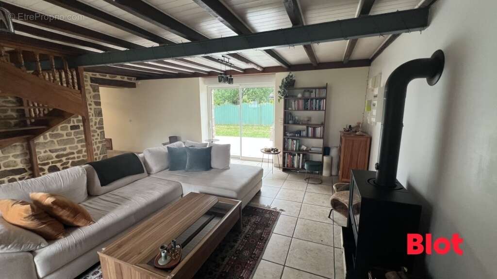 Maison à MEZIERES-SUR-COUESNON