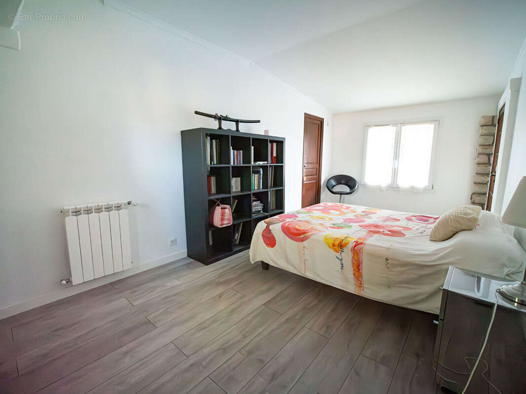 Maison à LA ROQUETTE-SUR-SIAGNE