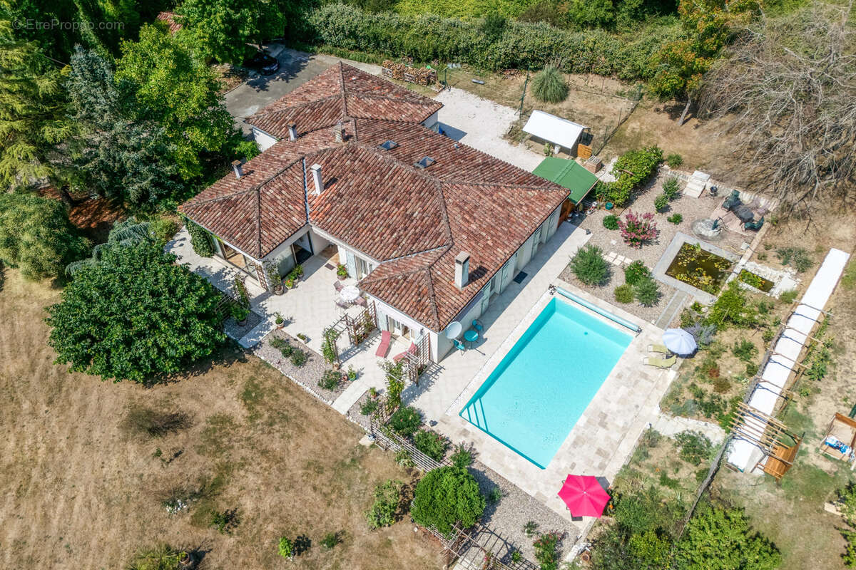 Maison de campagne, garage, piscine, terrain. - photo 23
