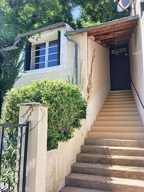 Maison à MAUZAC-ET-GRAND-CASTANG