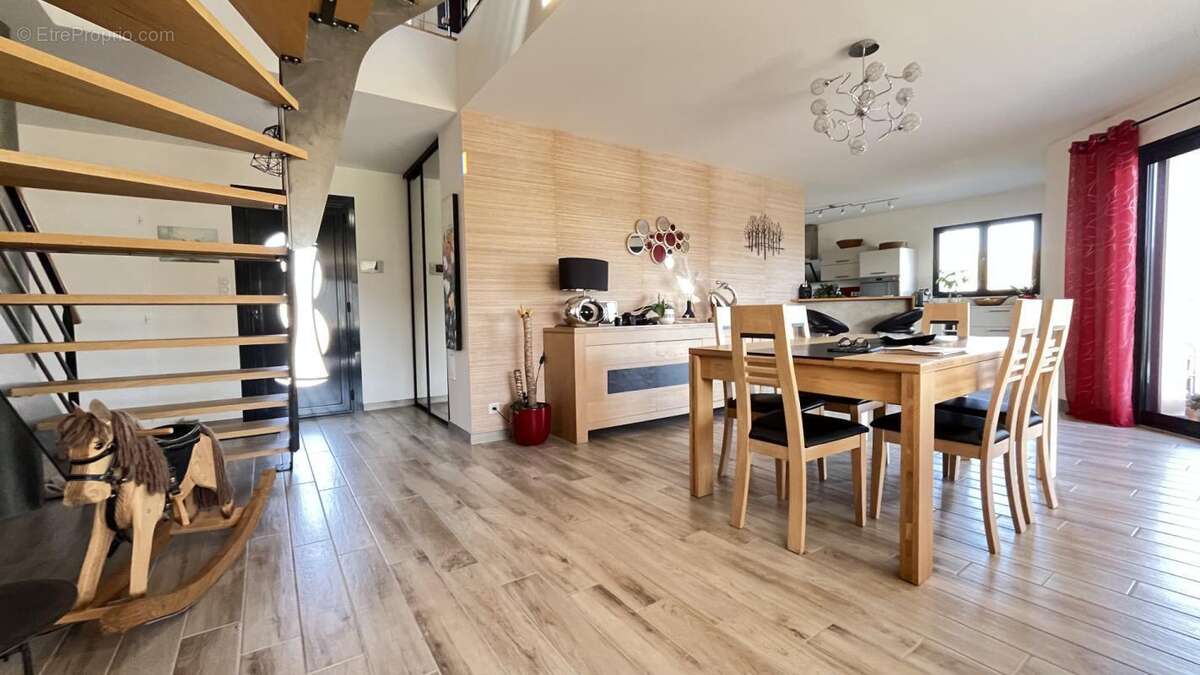 Maison à LUZY