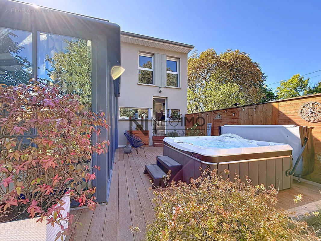 Maison à NEUFCHATEAU