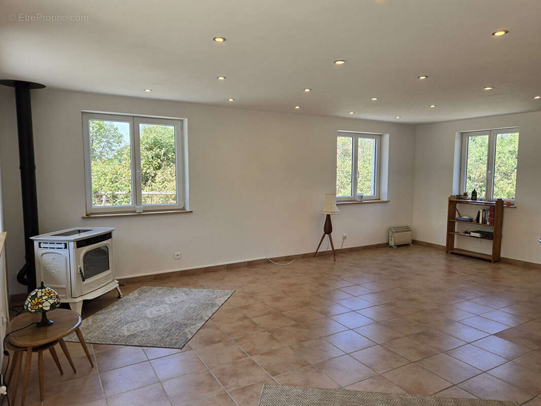 HAUTE VIENNE : Belle maison individuelle de 4 chambres, entièrement rénovée, située au bout d'une impasse paisible, à quelques m - photo 6