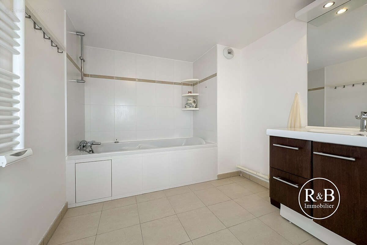 Appartement à LES CLAYES-SOUS-BOIS