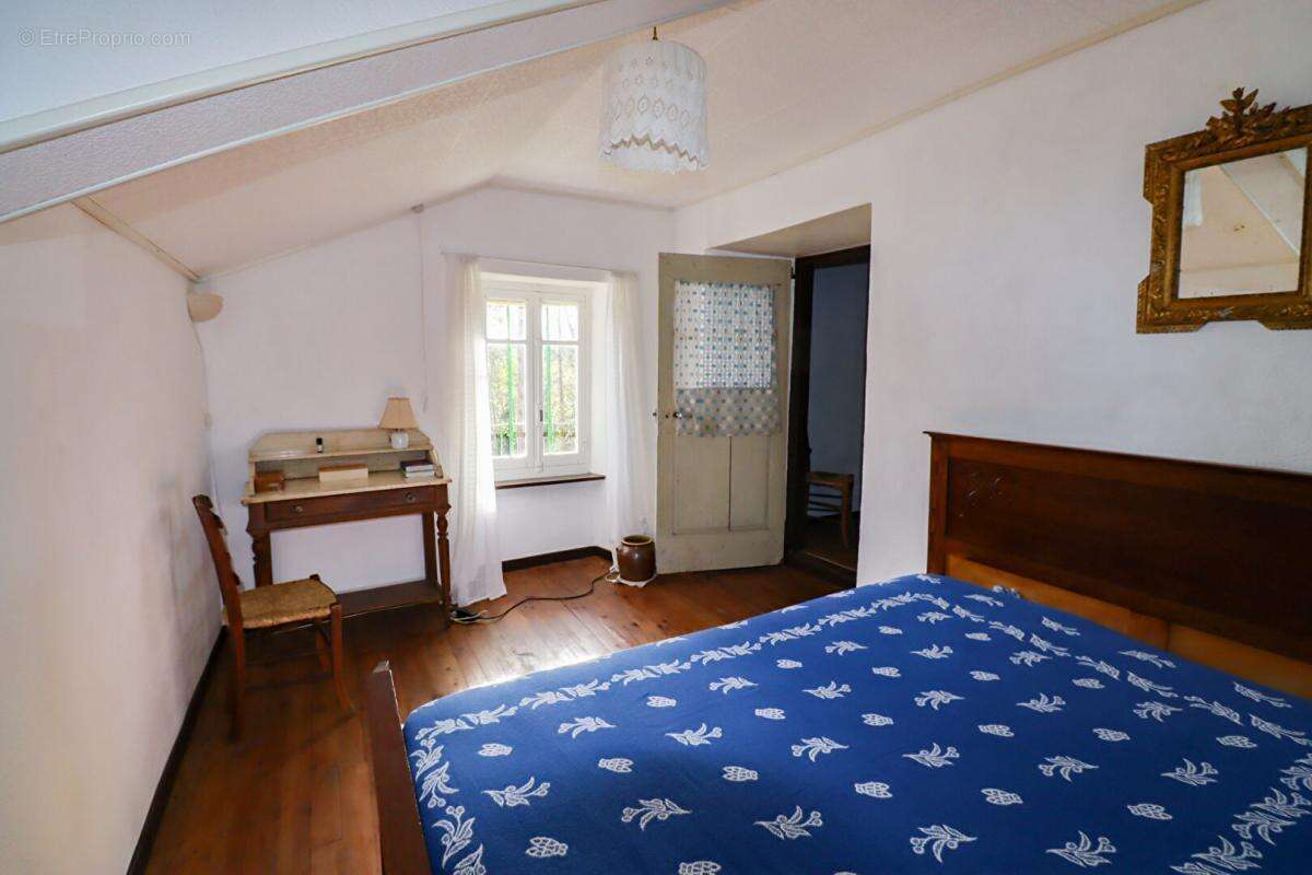 Maison à CASTELNAU-DE-BRASSAC