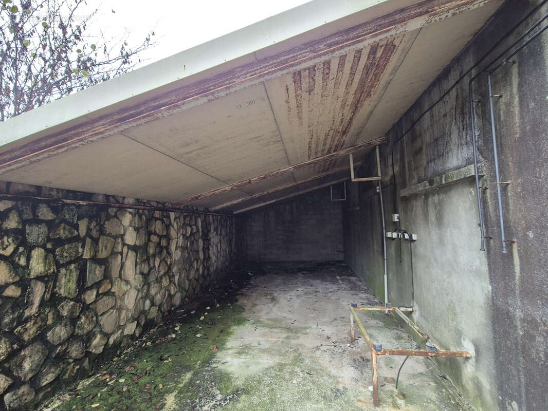 Bâtiment industriel à vendre   Alès • ±660 m2 sur terrain clos 1 389 m2 - photo 19