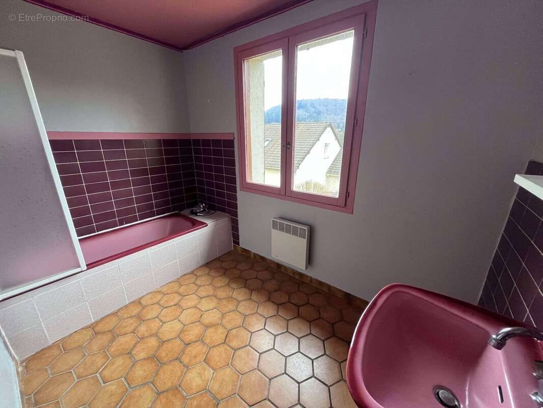 Cave - Maison à CONDAT