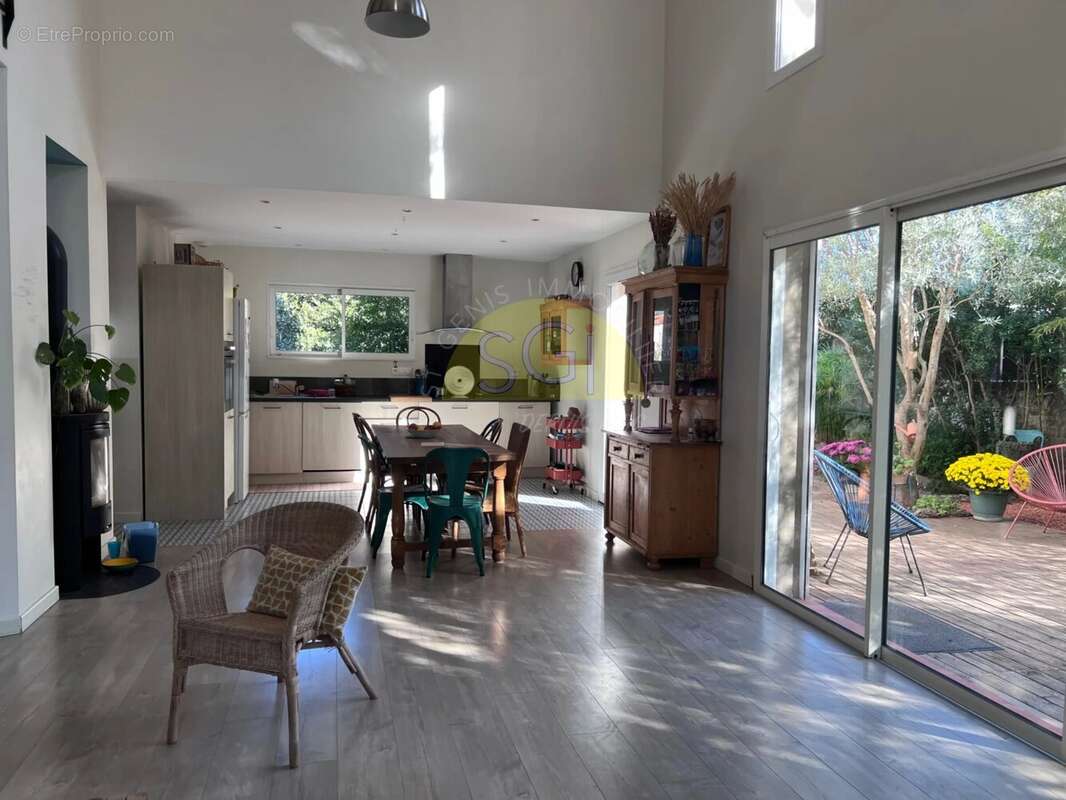 Maison à SAINT-GENIS-DES-FONTAINES