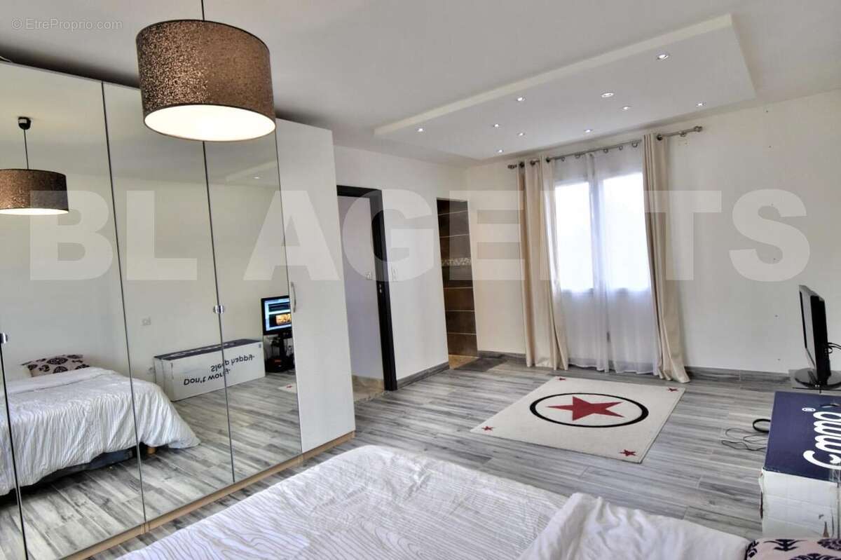 5fc3455c-ec06-4683-a3b2-cde3ce0e7e36 - Maison à MANTES-LA-JOLIE