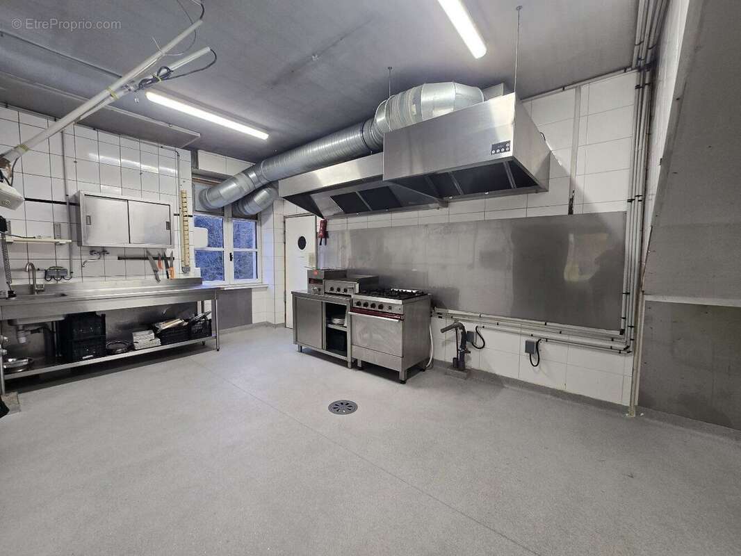 Immeuble de rapport avec 2 grands garages - Salmiech - photo 11