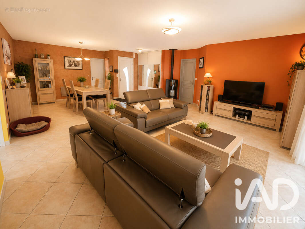 Maison 176 m² à Izon  - photo 2