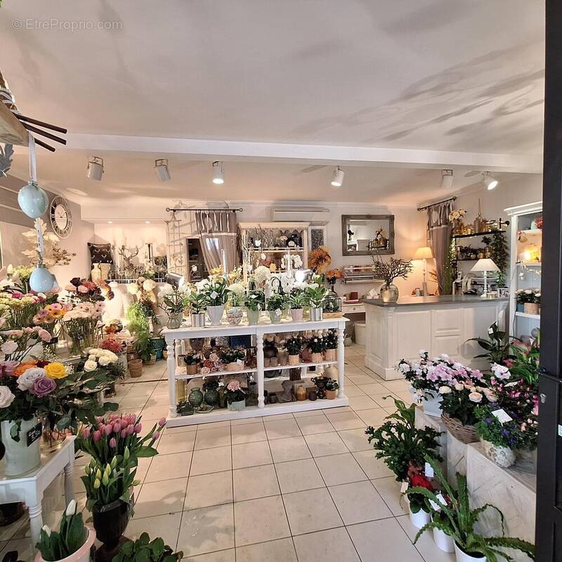 Photo 1 - Commerce à LE CREUSOT