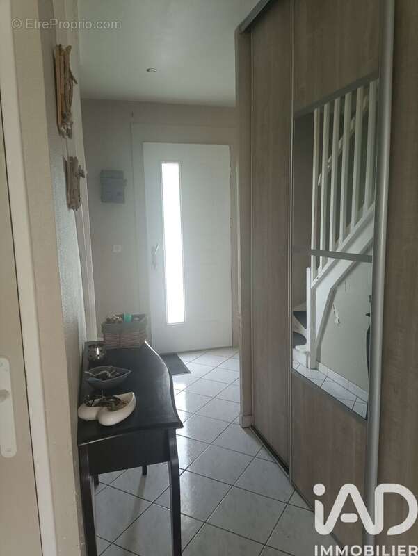 Maison 100 m² à Neuville-Ferrieres  - photo 3
