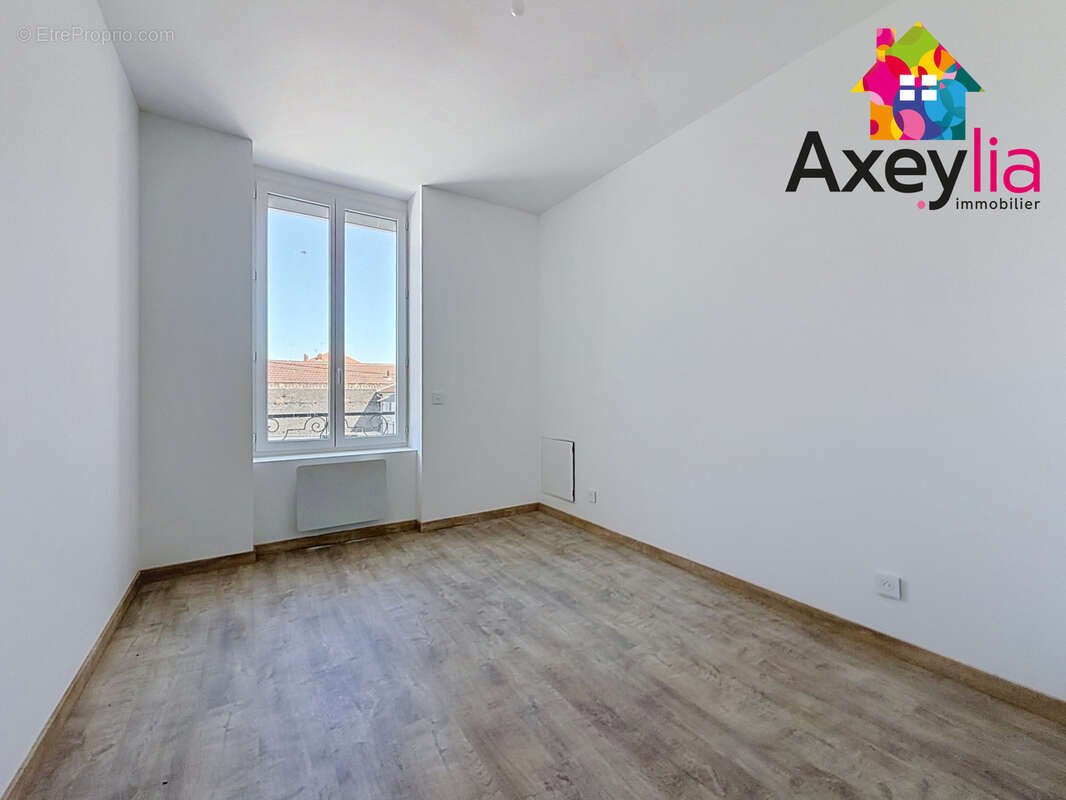 A vendre - riorges - appartement t3 entièrement rénové avec cabanon extérieur - photo 4