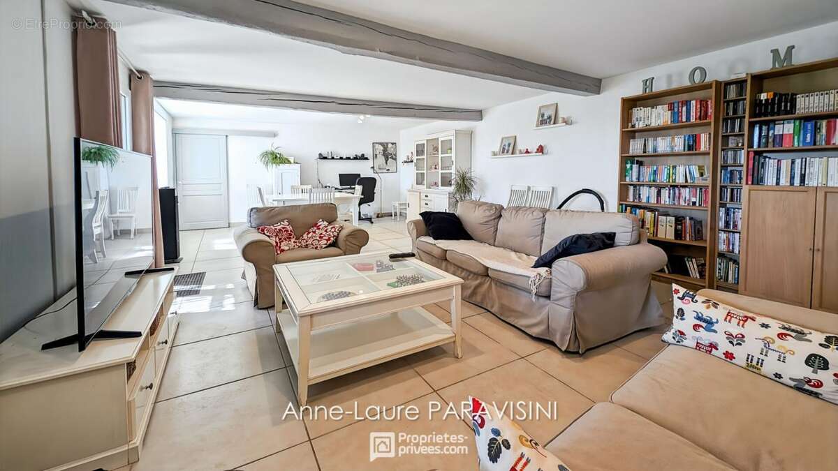 Maison, gîte indépendant et écuries sur 12 000 m² avec vue panoramique - photo 6