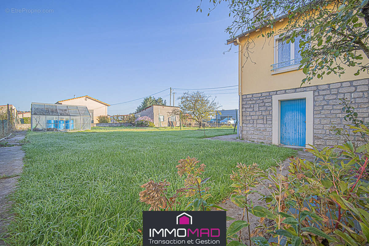 Maison à DUGNY-SUR-MEUSE