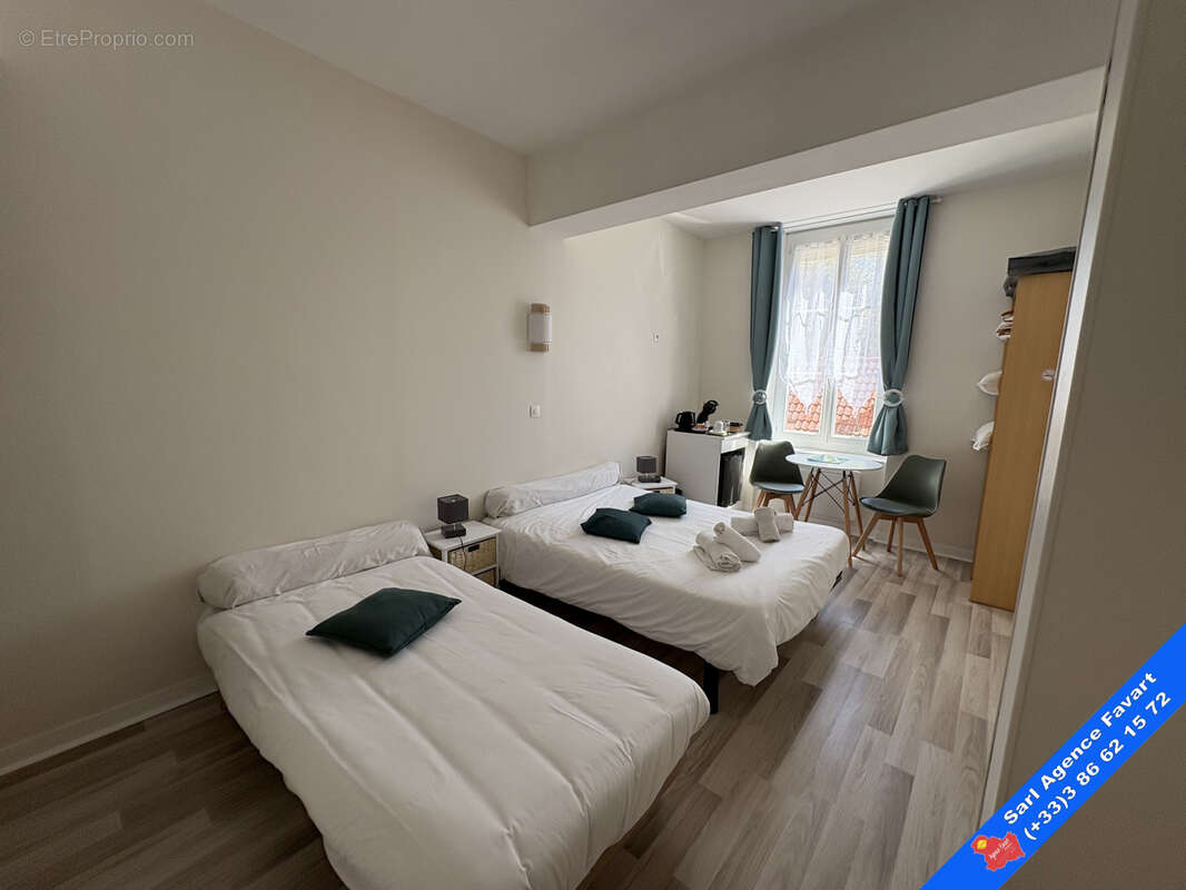 Appartement à LAROCHE-SAINT-CYDROINE