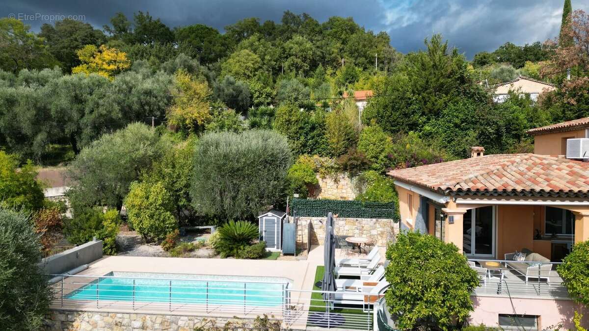 Maison à CHATEAUNEUF-GRASSE