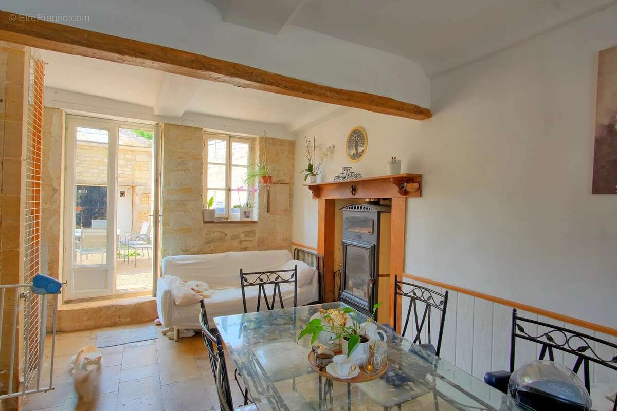 REVIERS - Maison en pierre 130m² avec 4 chambres & jardin - photo 3