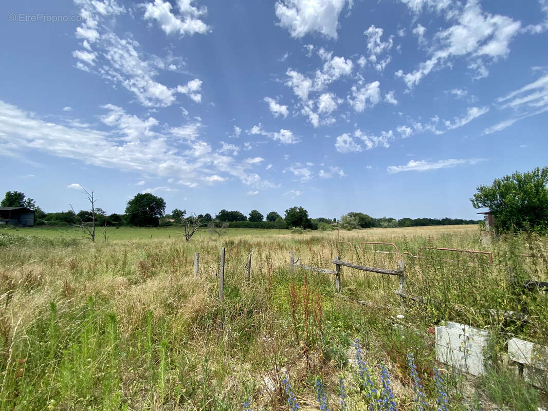 Maison à PARAY-LE-FRESIL