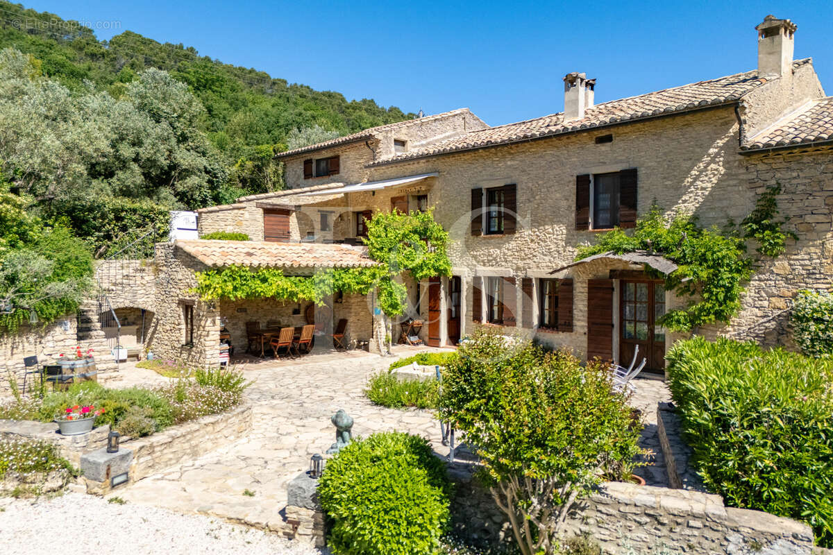 Maison à VAISON-LA-ROMAINE