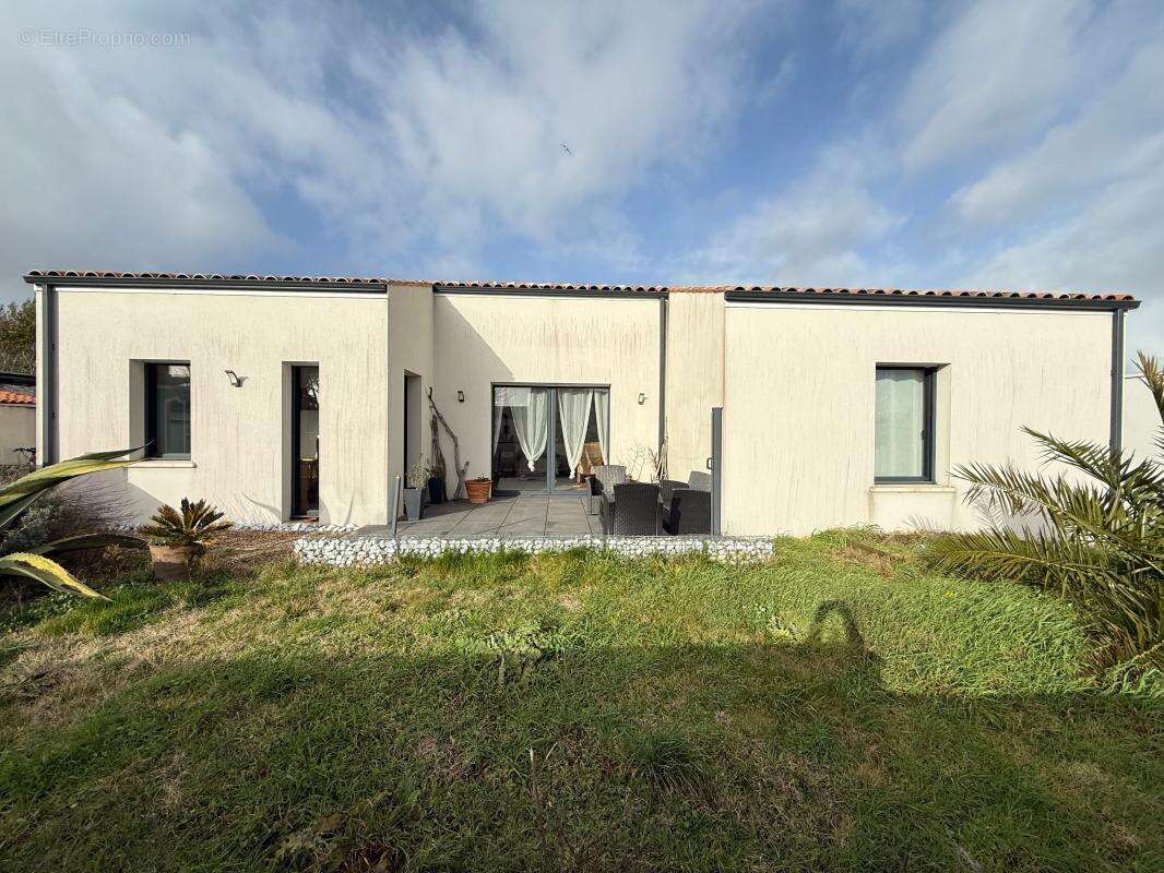 Maison à VAUX-SUR-MER