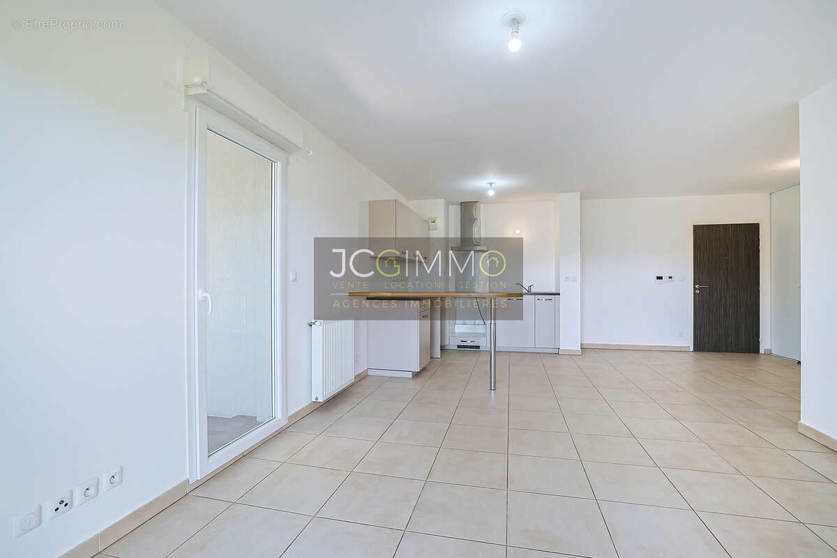 Appartement à LA CRAU