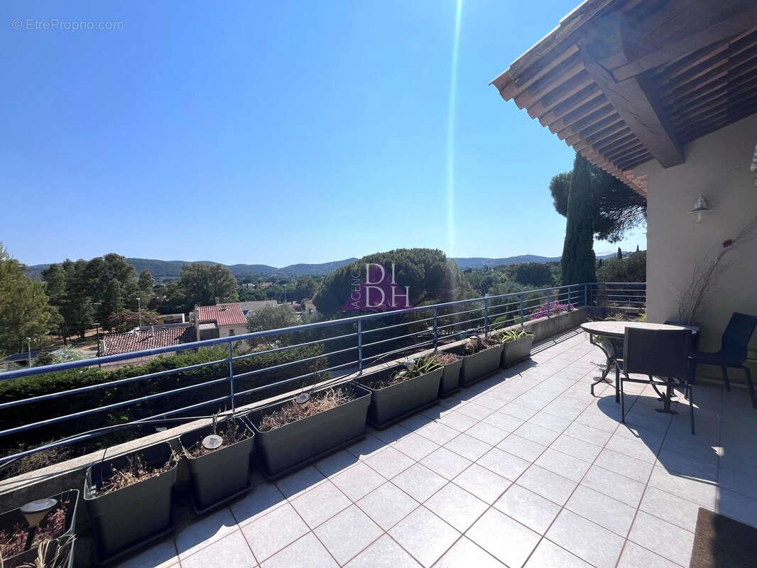 Appartement à BORMES-LES-MIMOSAS