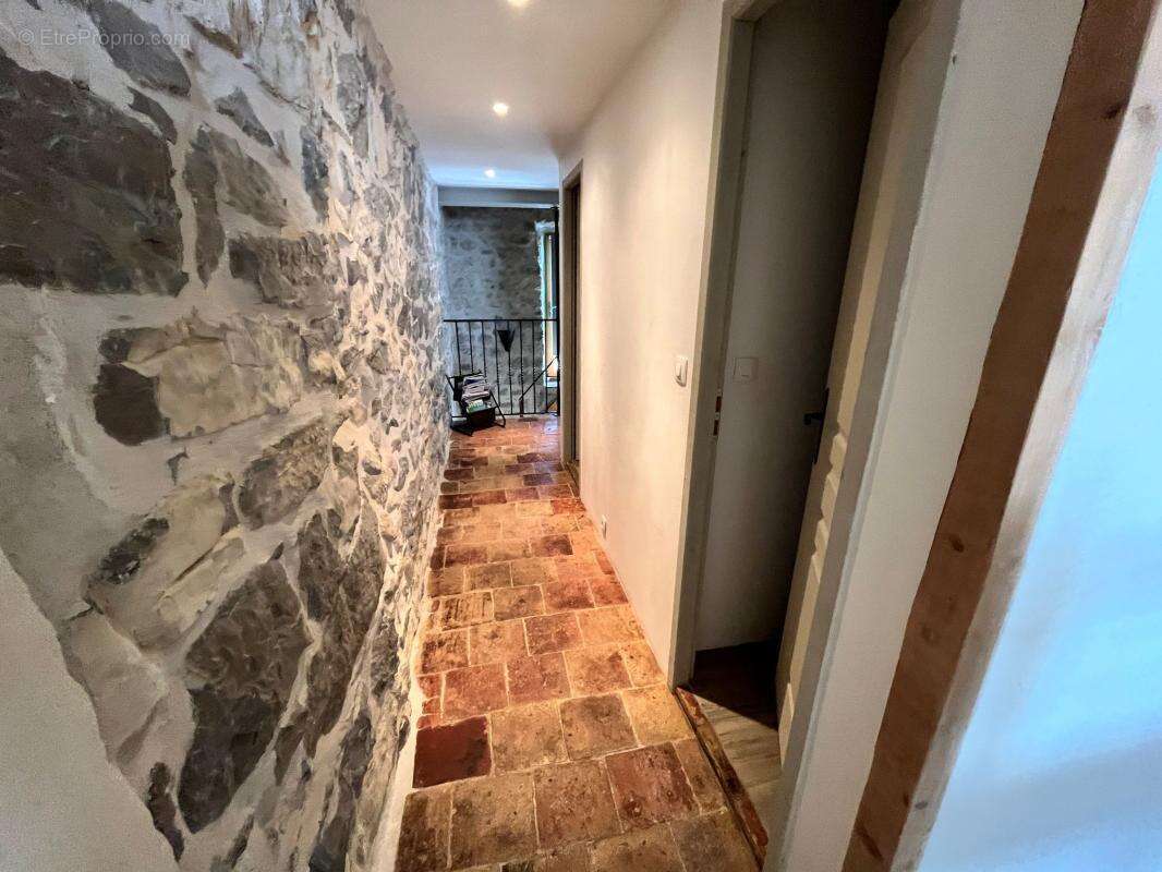 Maison à BERRIAS-ET-CASTELJAU