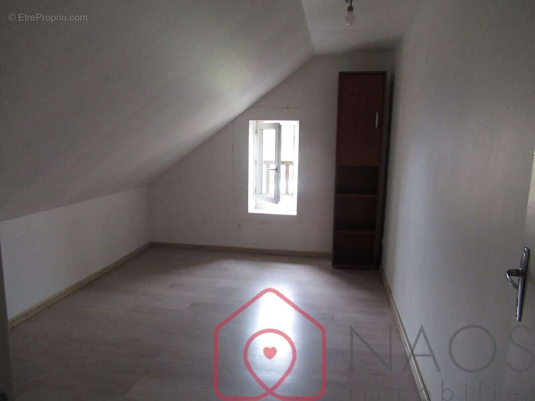 Maison à COURTILLERS